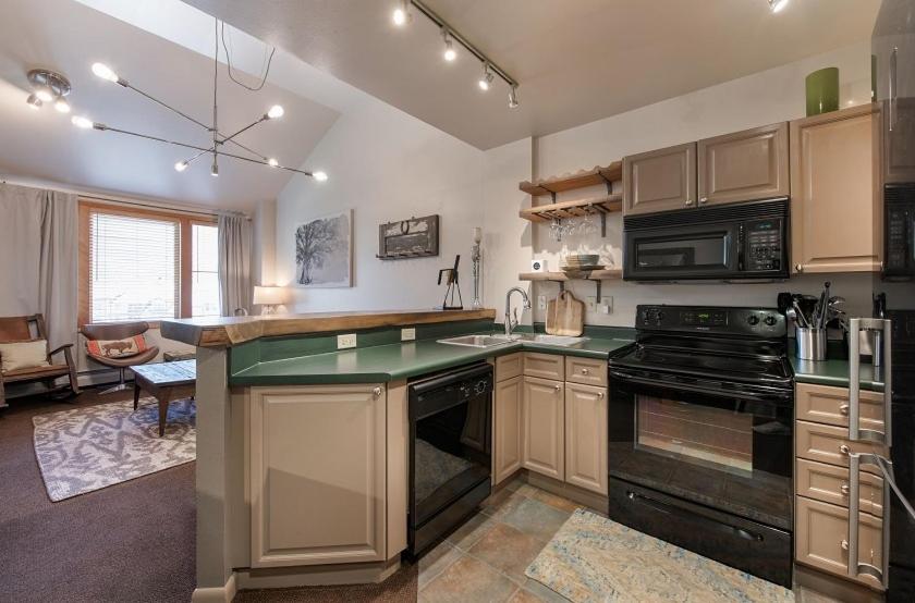 Lovely Mountain Adventure Zephyr Mountain Lodge Condo with Ski Storage condo